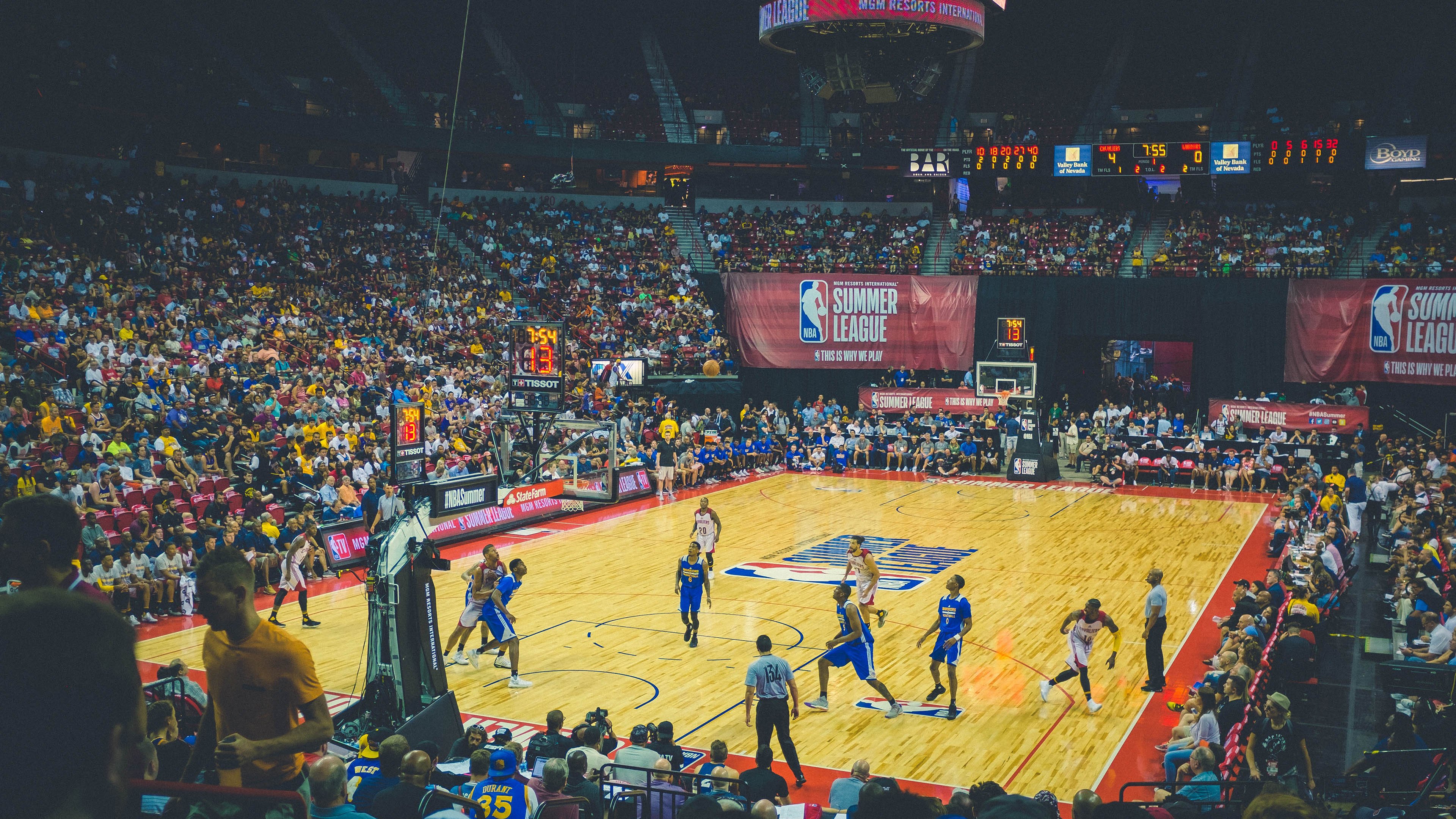 岭南雄狮力克北美骑士，麦科勒姆神兵天降点燃赛场